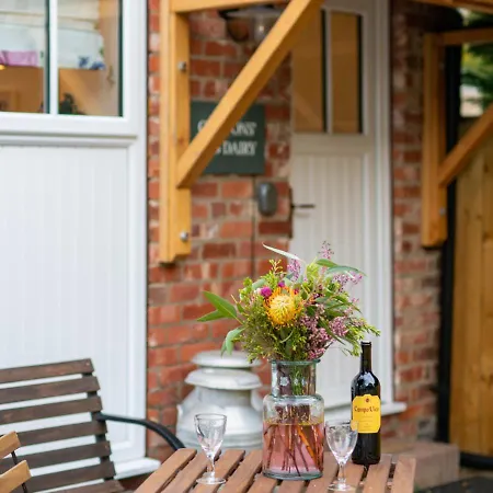 Holiday home Cowtons Old Dairy *